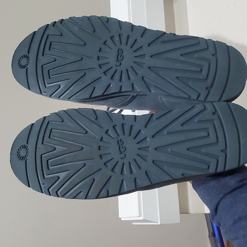 UGG Lace up boots Like new M11 - Picture 3 of 7